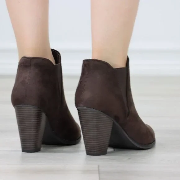 Womens Ankle Heeled Boots Elastic Gore Pointed Toe Brown Faux Suede - Picture 6 of 12